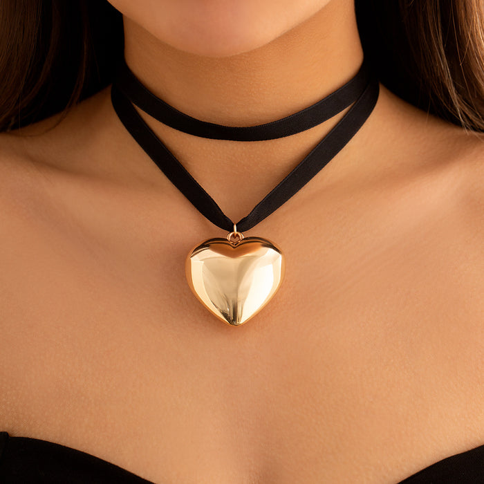 Wholesale Minimalist jewelry chain, heart-shaped collarbone chain, niche heart-shaped necklace