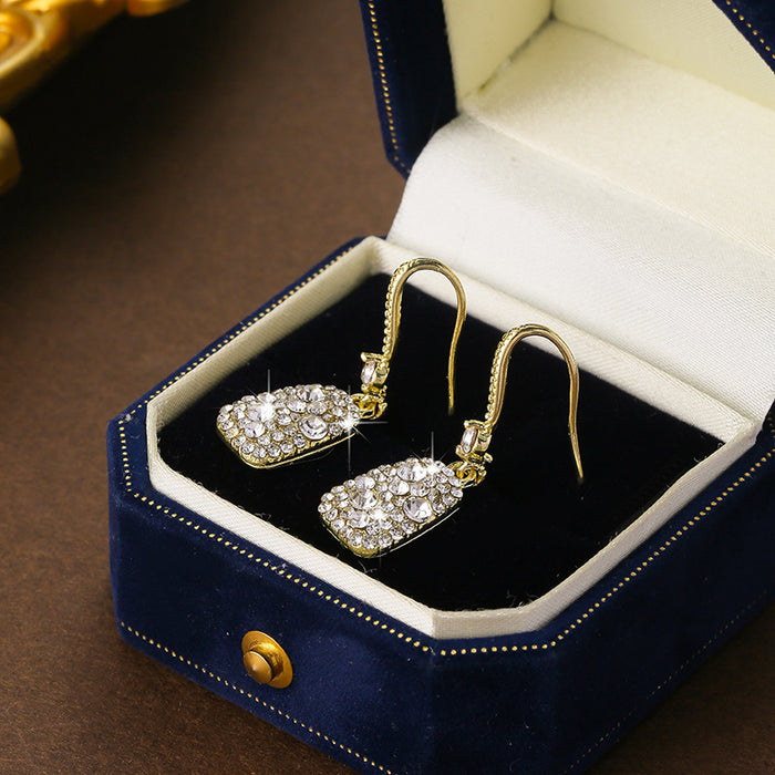 Wholesale Vintage earrings with a high-end feel, earrings with a niche design, and light luxury earrings