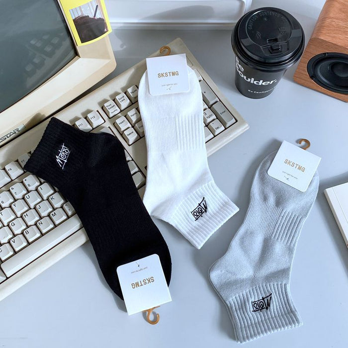 Wholesale Basic embroidery sports five point short socks, new cotton socks