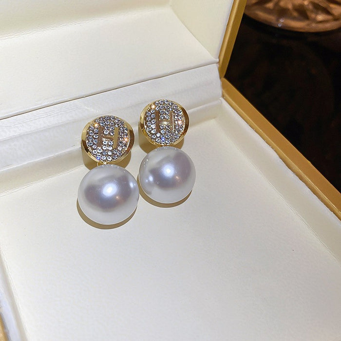 Wholesale Diamond studded pearl letter earrings are versatile, fashionable, niche, personalized, light luxury, high-end earrings