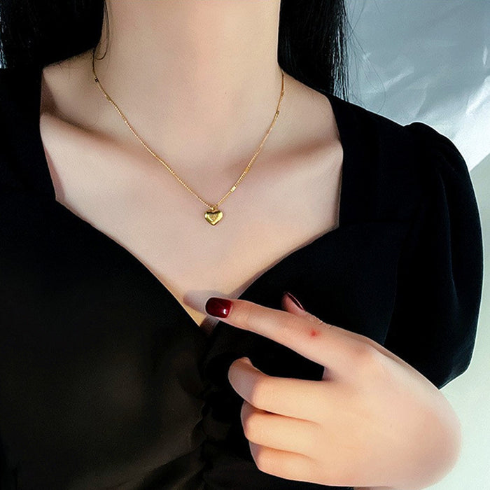 Wholesale Love necklace new clavicle chain simple temperament metal peach heart fashionable heart-shaped necklace