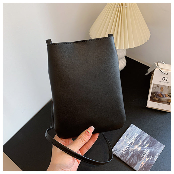 Wholesale Small shoulder bag, casual retro solid color vertical phone bag, simple soft leather single shoulder
