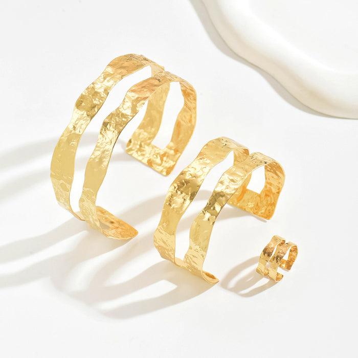 Wholesale Double layered arm ring with a minimalist design and an open smooth surface bracelet ring with a cool and adjustable texture