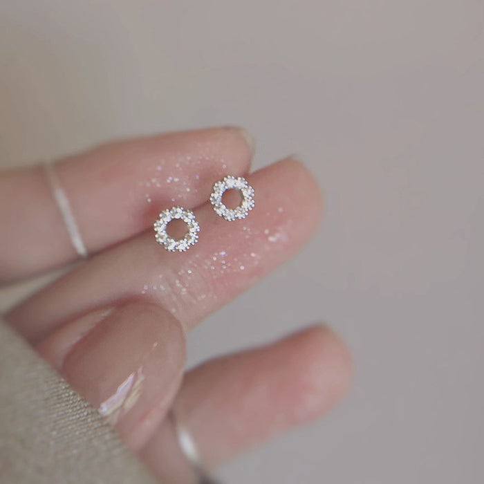 Wholesale Earstuds for women, simple and niche earrings, new accessories