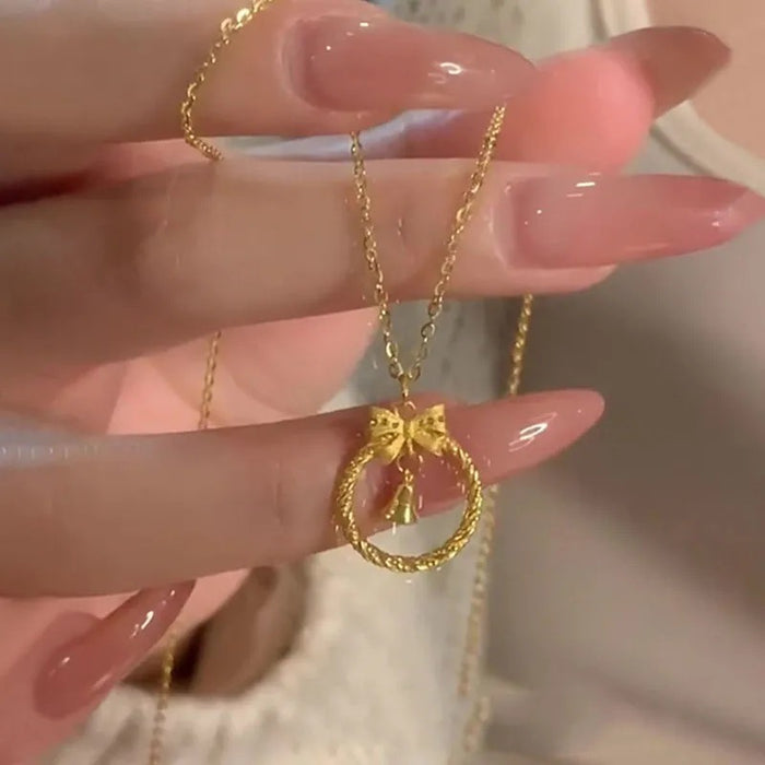 Wholesale Hollow necklace new exquisite and high-end titanium steel non fading collarbone chain