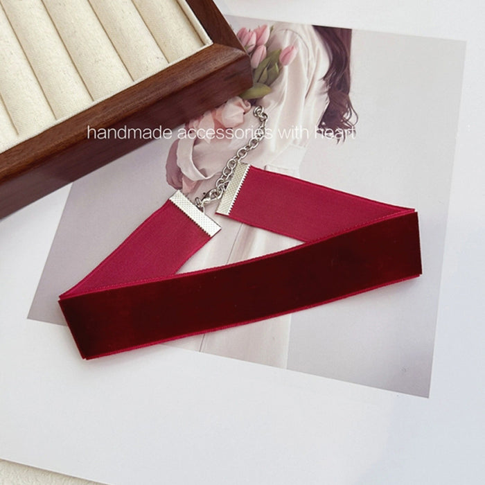 Wholesale Velvet collar retro simple velvet necklace women's accessories collarbone chain fashion necklace