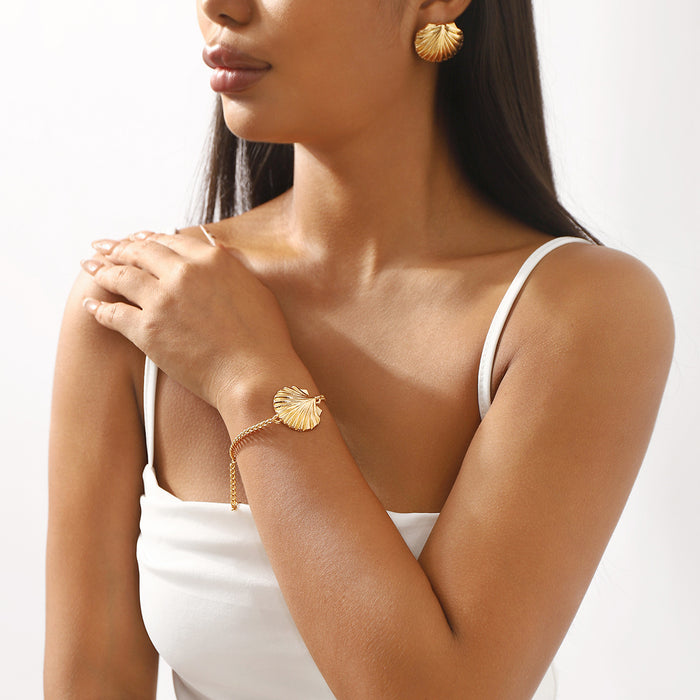 Wholesale New pearl necklace, light luxury collarbone chain