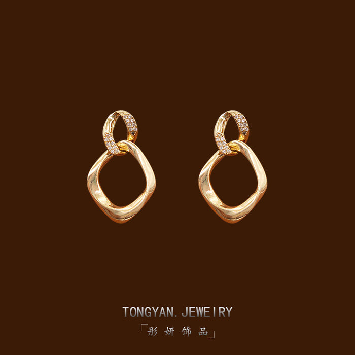 Wholesale Temperament earrings, gold earrings, niche design, light and high-end earrings