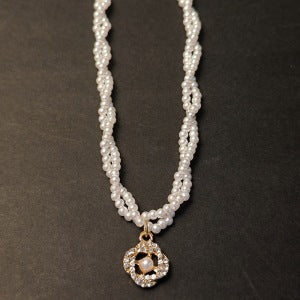 Wholesale Pearl necklace for women in summer, light luxury, niche, high-end design, versatile in autumn and winter