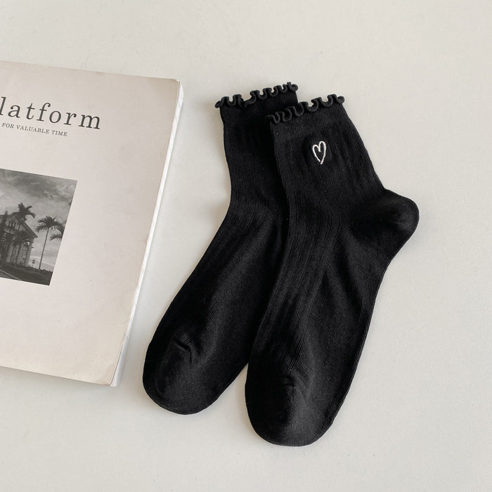 Wholesale Love embroidered socks, thin mesh breathable and sweat absorbing, simple and versatile short tube socks