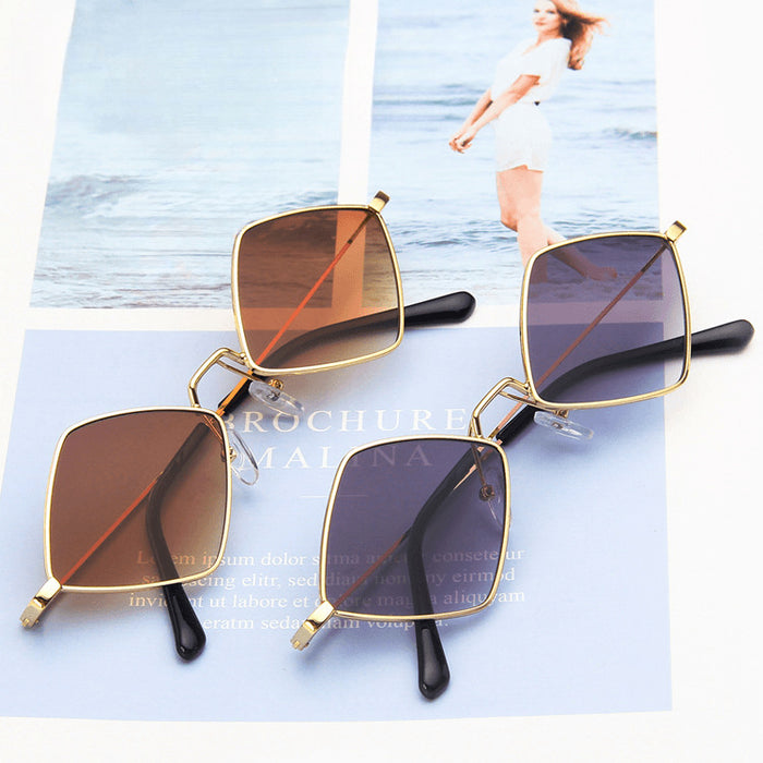 Wholesale Irregular glasses, wilted sunglasses, fashionable posing sunglasses