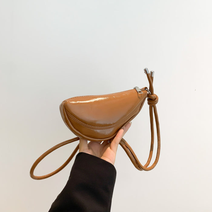 Wholesale Children's bag new niche design retro oil wax leather mini horn bag texture hanging neck key coin purse