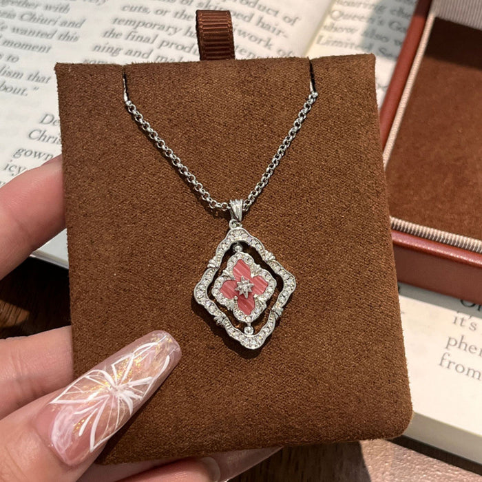 Wholesale Rotating Four-Leaf Clover White Shell choker necklace