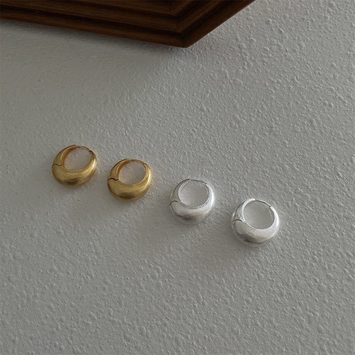 Wholesale Silver needle plain ring earrings for women, niche, high-end, cold and cool style earrings, fashionable and versatile autumn and winter ear buckles