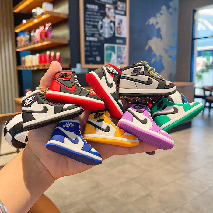 Wholesale Creative simulation model sneaker keychain pendant mini basketball shoe car key chain bag pendant