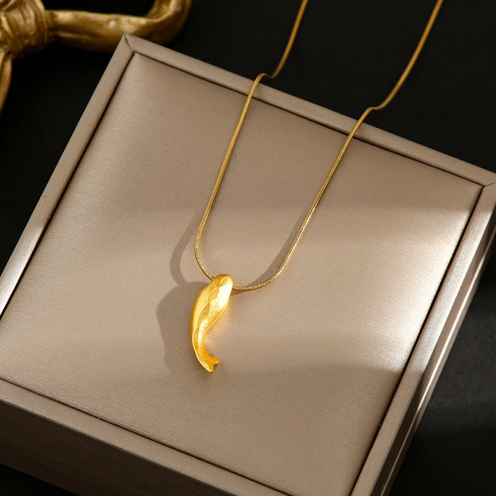 Wholesale Frosted goldfish pendant titanium steel choker necklace