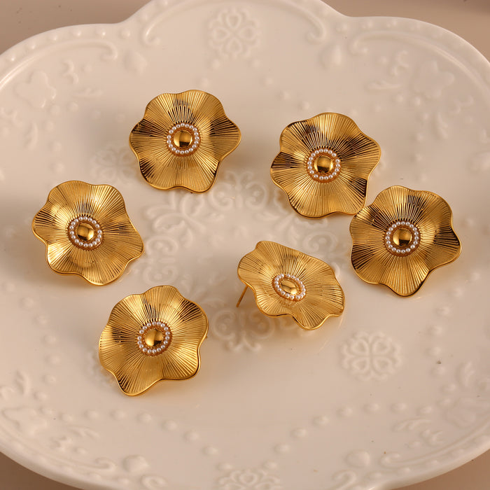 Wholesale Simple and fashionable stainless steel flower earrings with pearl inlay, popular retro flower earrings, color preservation wholesale