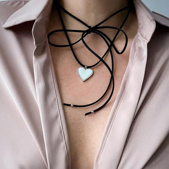 Wholesale Personalized jewelry, rope chain, heart pendant, niche star butterfly necklace, diamond studded cross necklace