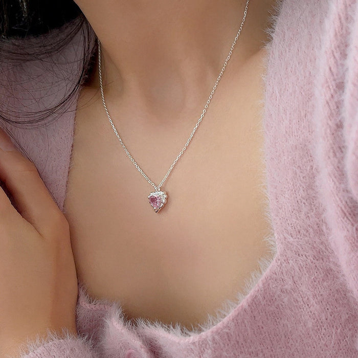 Wholesale Heart shaped heart-shaped necklace, light luxury, niche design, high-end temperament, simple necklace