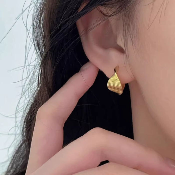 Wholesale Pure silver earrings with simple and elegant style, niche and high-end earrings