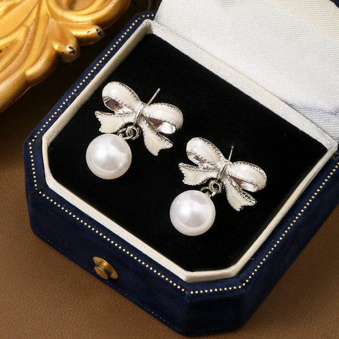 Wholesale Silver needle drip oil niche design, gentle temperament, earrings, versatile pearl earrings