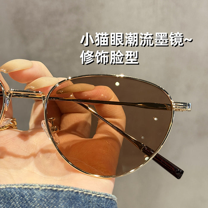 Wholesale Metal round frame cat eye sunshade sunglasses for men and women, gold frame tea leaf sunglasses