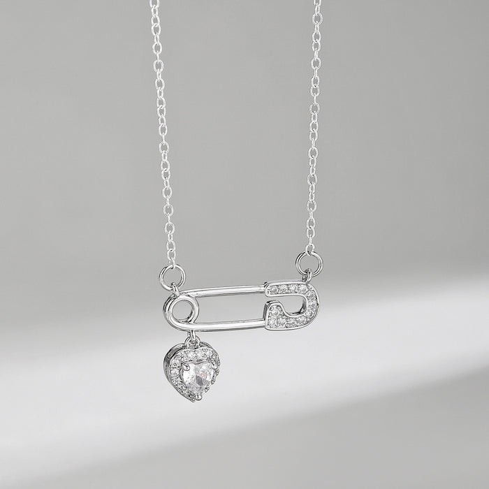 Wholesale New paper clip heart-shaped pendant necklace with a light luxury and niche collarbone chain accessory design
