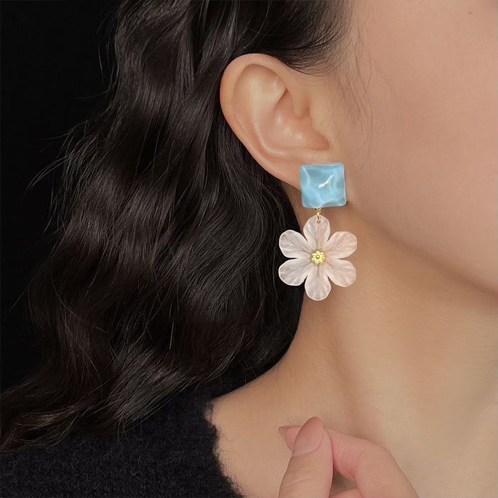 Wholesale Acrylic White Flower Earrings Women's Niche Fashion Earrings