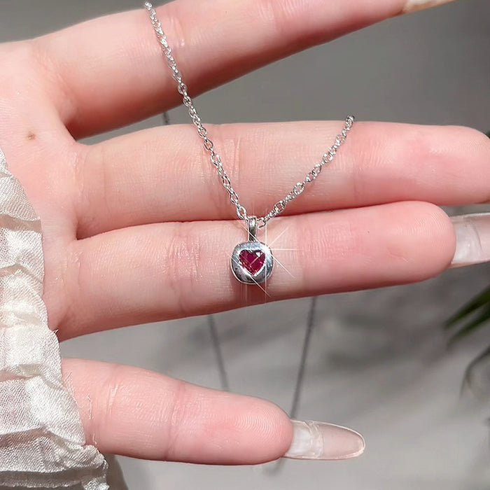 Wholesale Love pendant necklace, heart-shaped zircon necklace, versatile commuting necklace, niche collarbone chain