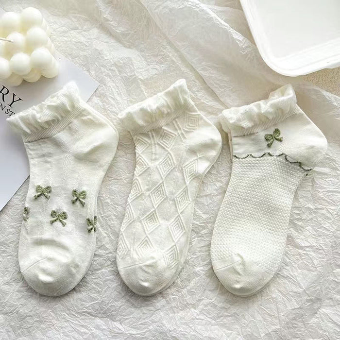 Wholesale White short tube socks, thin breathable socks, cute lace
