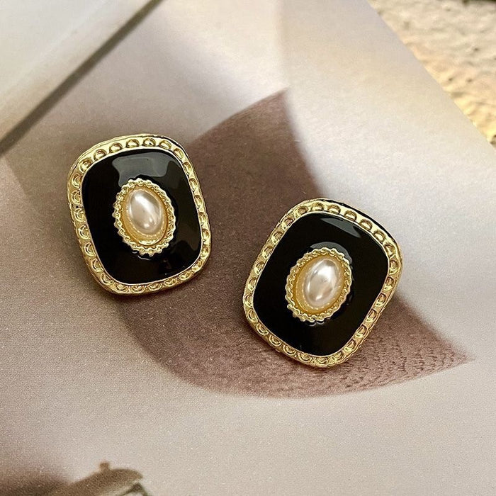 Wholesale New earrings with silver needle block, niche design, retro high-end feeling, earrings, earrings wholesale