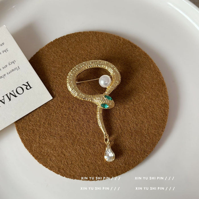 Wholesale Elegant and dynamic brooch, light luxury, fashionable and dreamy brooch accessory