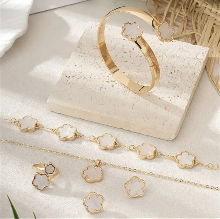 Wholesale Brilliant Lucky Flower Jewelry Set Bracelet Five Leaf Grass Necklace Ring Earnail JDC-NE-AH001