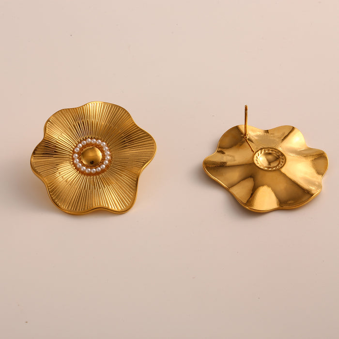 Wholesale Simple and fashionable stainless steel flower earrings with pearl inlay, popular retro flower earrings, color preservation wholesale