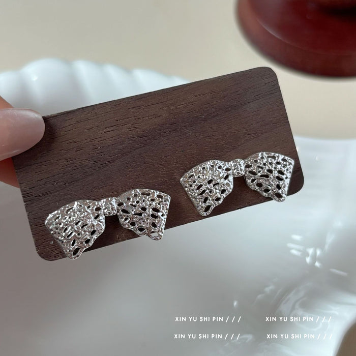 Wholesale Girl's artwork earrings with exquisite temperament, elegant fashion, and high-end feel. Earrings with hollowed out butterfly earrings