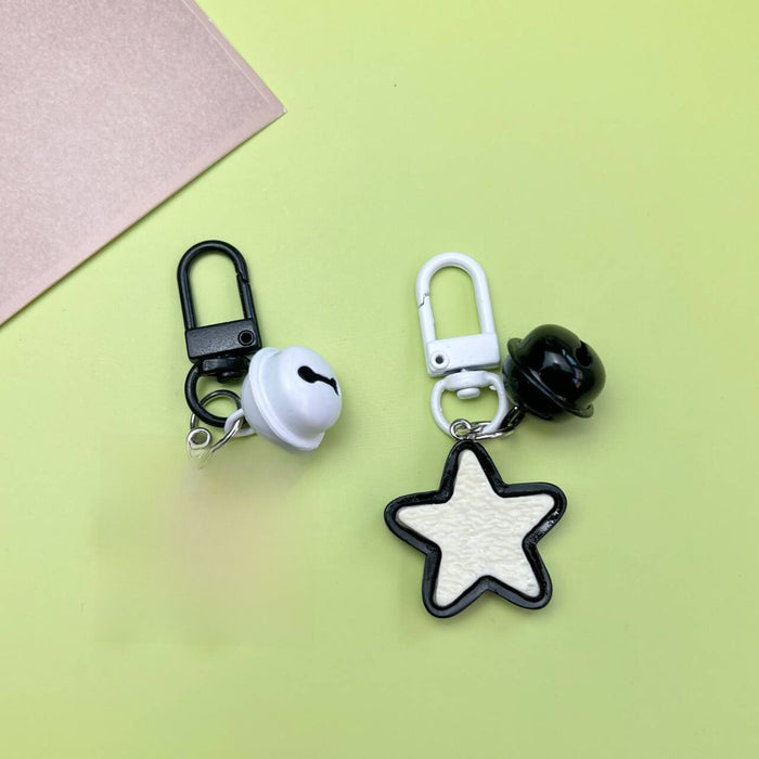 Wholesale Black and white star keychain, five pointed star, cute retro pendant, versatile backpack accessories