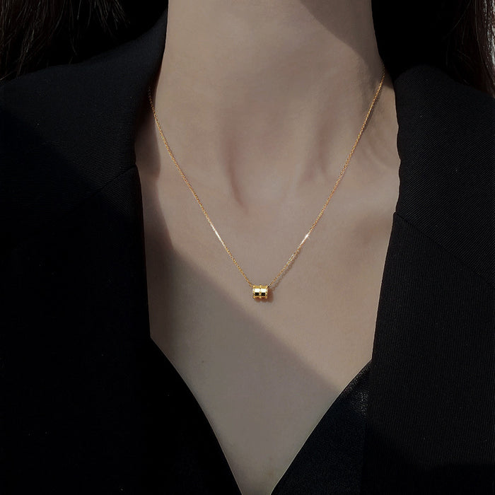 Wholesale Titanium steel necklace, light luxury pendant, collarbone chain, high-end decorative accessories