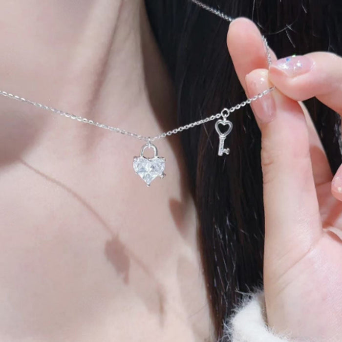 Wholesale Love lock necklace, light luxury, niche, simple, high-end gift