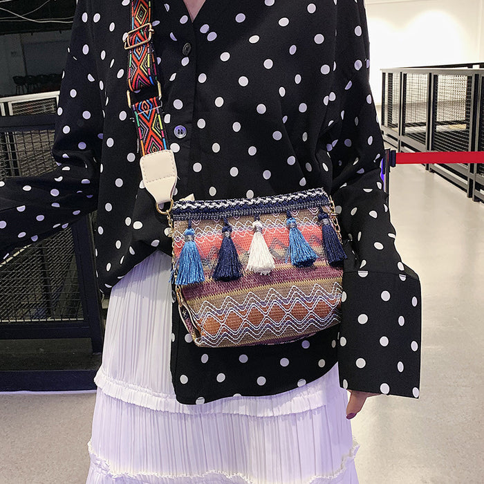 Wholesale Shoulder Bags Fabric Ethnic Style Personalized Shoulder Messenger Bag Tassel Bucket JDC-SD-YueXiang001