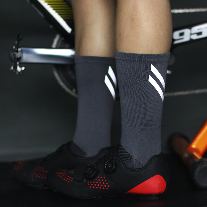 Wholesale Sock Nylon High Reflective Cycling Socks Cycling Sports Moisture Wicking Mid Tube JDC-SK-QiT001