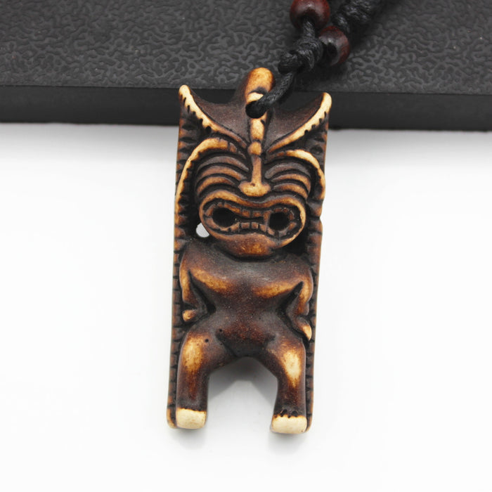 Collar de estatua al por mayor Comercio exterior Tiki Resina Collar colgante de tallado de huesos MOQ≥3 JDC-Ne-Shangd009