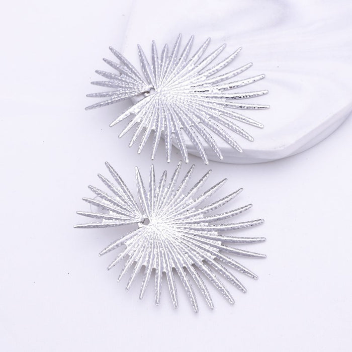 Wholesale Earrings Metal Exaggerated Scallop MOQ≥2 JDC-ES-GYUE002