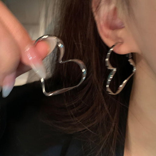 Jewelry WholesaleWholesale silver needle love metal earrings JDC-ES-BY194 Earrings 宝钰 %variant_option1% %variant_option2% %variant_option3%  Factory Price JoyasDeChina Joyas De China