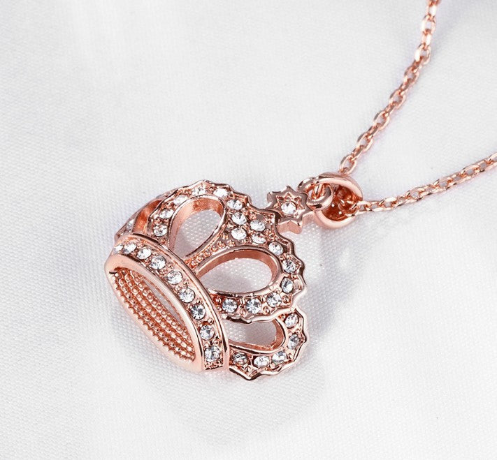 Wholesale Necklace Alloy Fashion Diamond Personality Crown Gold Pendant MOQ≥2 JDC-NE-Ruil001