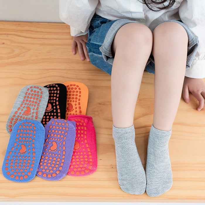 Calcetines al por mayor algodón transpirable para niños absorbentes de sudor calcetines de silicona sin deslizamiento jdc-sk-jings002