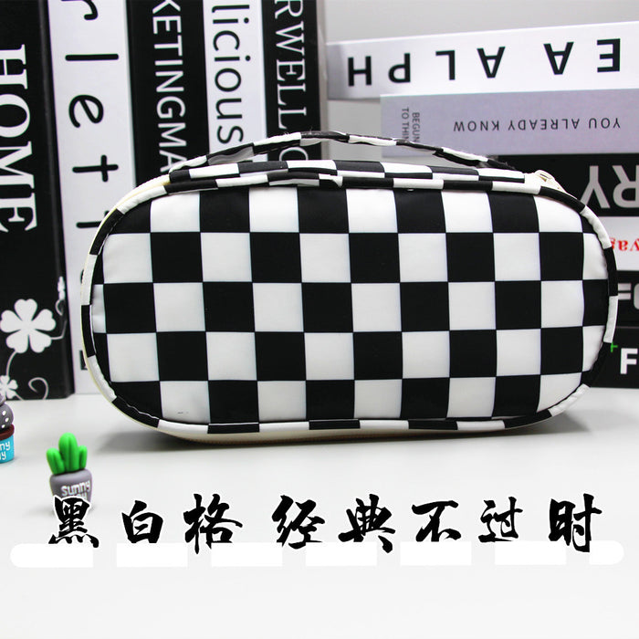 Bolsas de lápiz al por mayor Patrón de leche clásico de nylon tablero de ajedrez blanco y negro JDC-PB-Donglej009