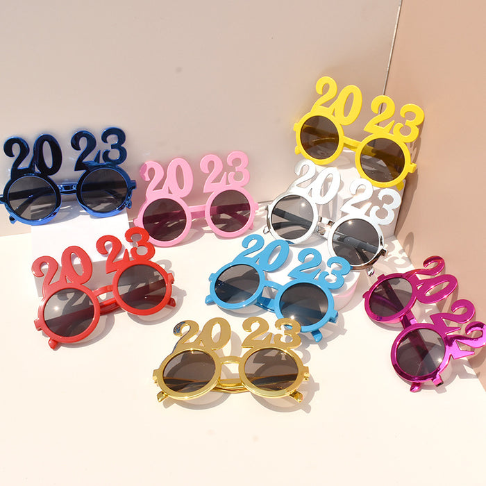 Gafas de sol al por mayor PC 2023 Gafas digitales Modelando la fiesta de celebración de Nochevieja JDC-SG-SFY004
