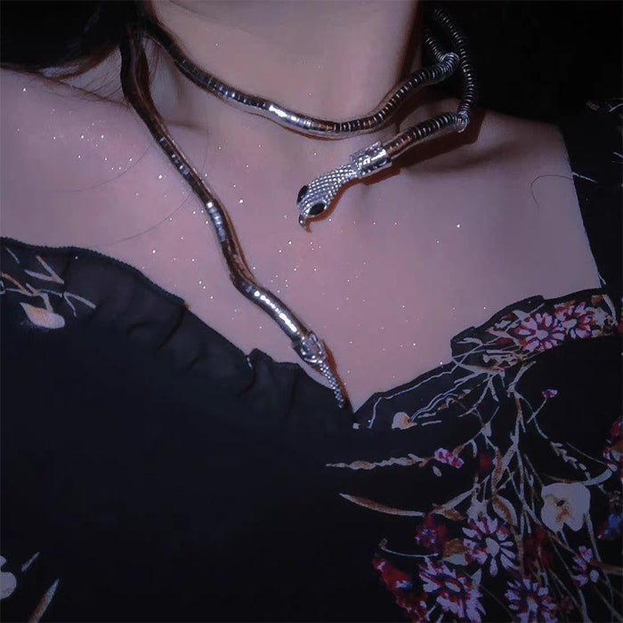 Wholesale Necklace Alloy Character Winding Snake Shape JDC-NE-XiaEr001