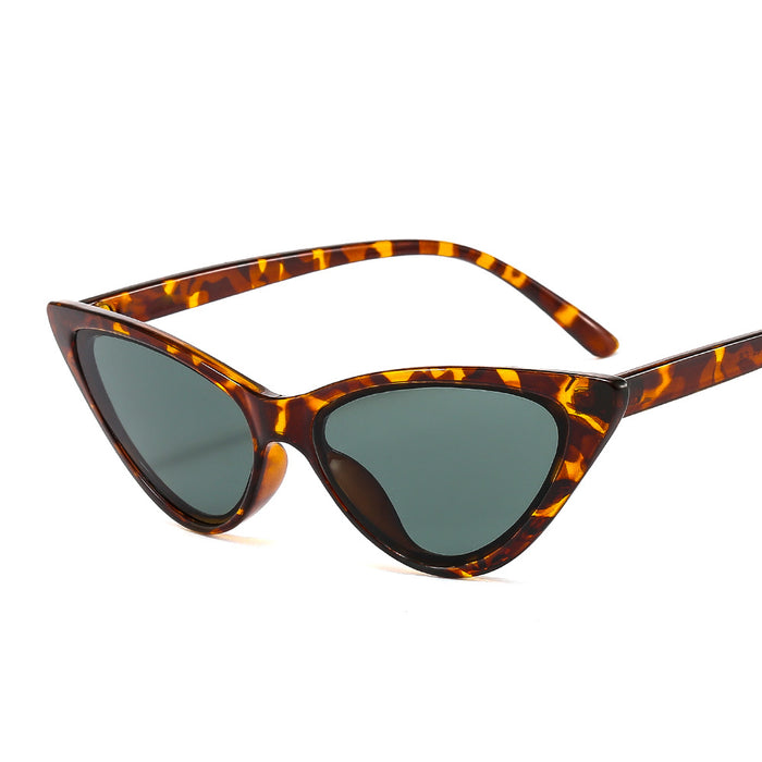 Wholesale Sunglasses PC Retro Small Frame Triangle Cat Eye JDC-SG-OuT032