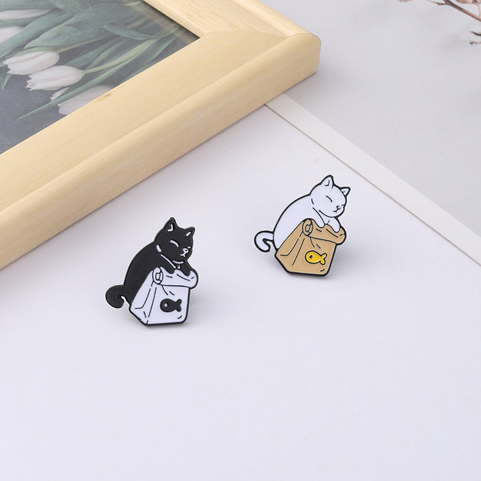 Wholesale cute black and white cat animal badge cartoon cat and cat alloy accessories brooch JDC-BC-QiH003